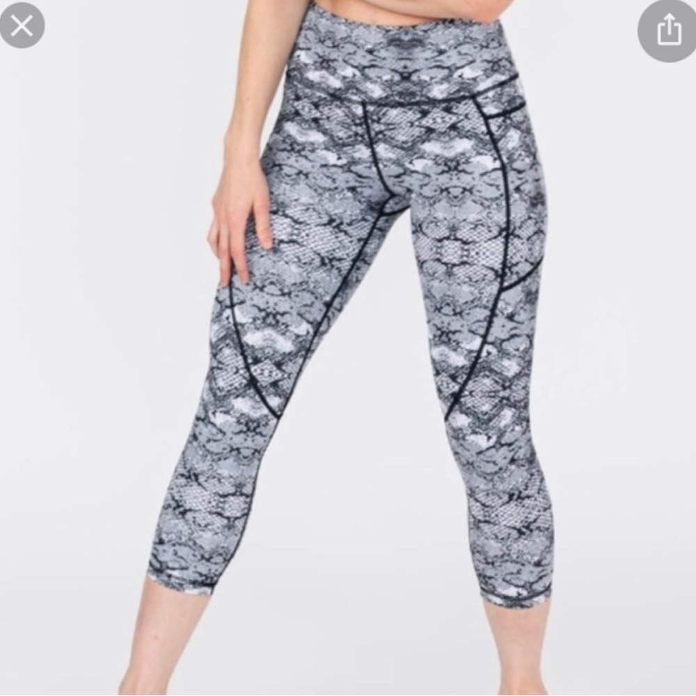 Zyia cobra leggings
